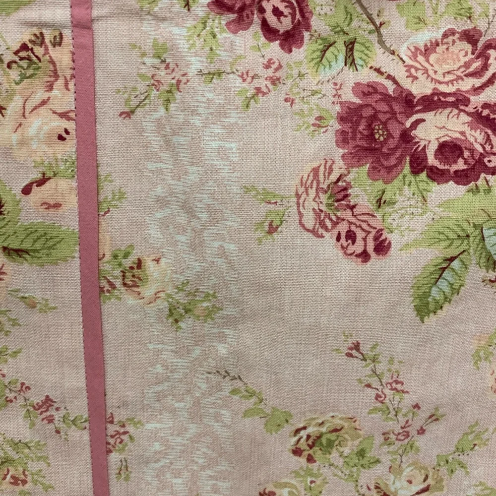Cottage Style Floral Table Runner in Pink and Green - Picture 4 of 6